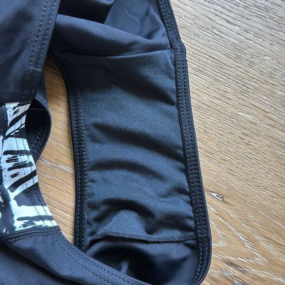 AXESEA Womens 10 Bathing Suit One Piece Swim Short Sleeve Zip front Black/White - Picture 6 of 10